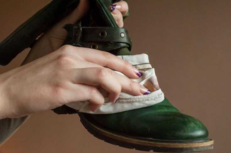 Разновидности красок для замшевой обуви, рекомендации по их применению