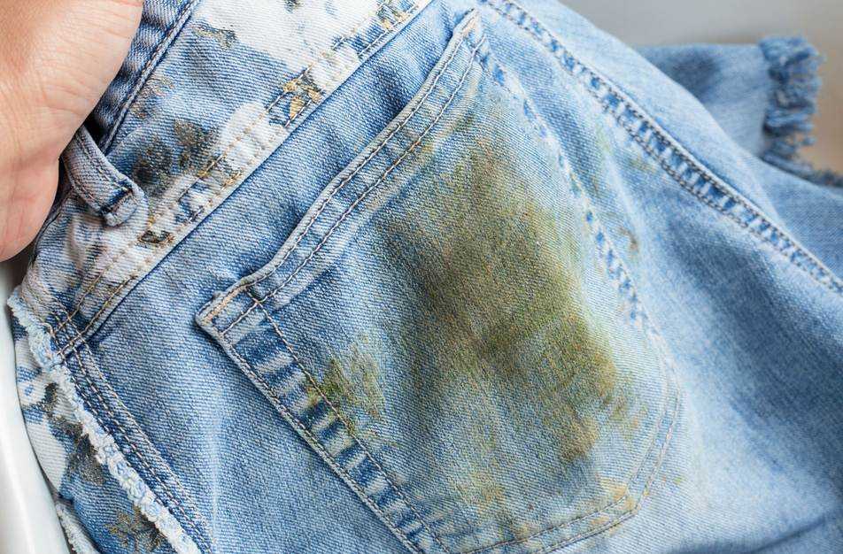 Как отстирать кровь с джинсов в домашних условиях: эффективные средства