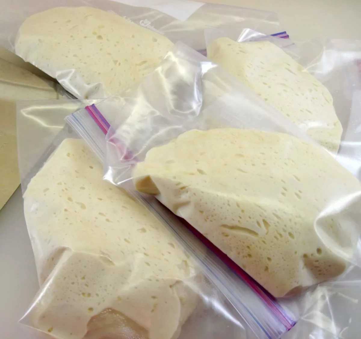 Как сохранить сыр в холодильнике свежим долго: создаем условия