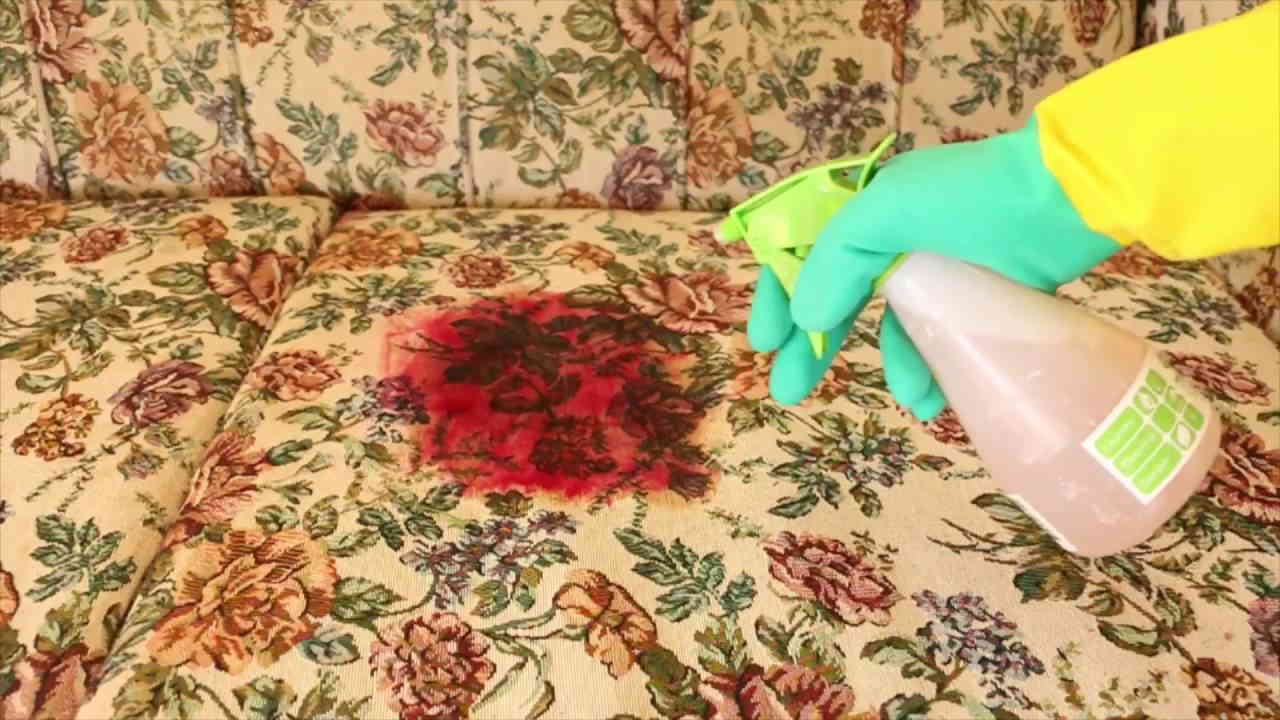 Отмываем кровь с дивана – 10 способов