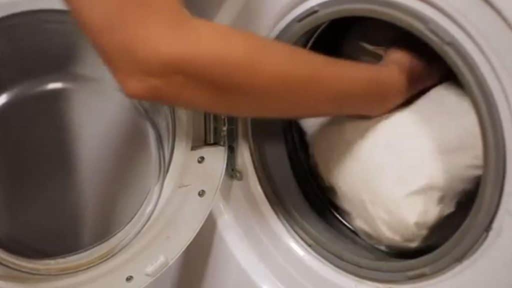 Можно ли стирать поролон в стиральной машине и как?