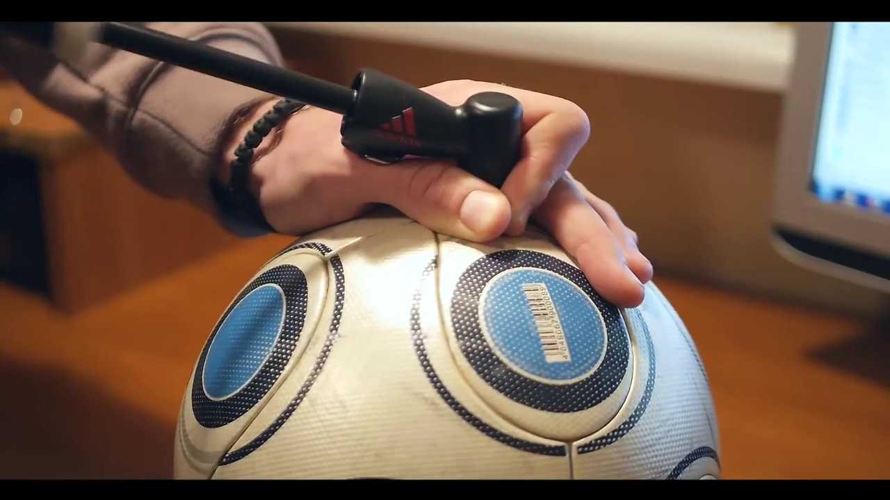 Как заклеить футбольный мяч: особенности ремонта своими руками, как починить, если он прокололся