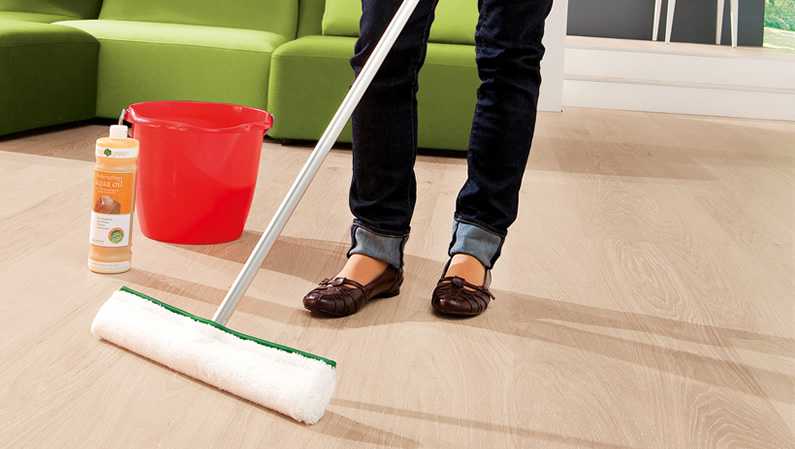Чистый пол: как мыть ламинат без разводов в домашних условиях
