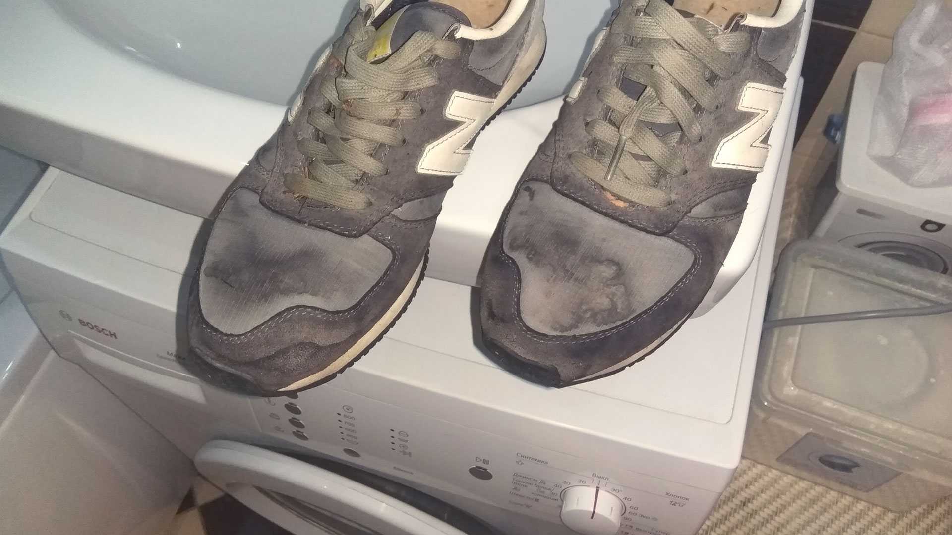 Как стирать замшевые кроссовки, чистим в домашних условиях