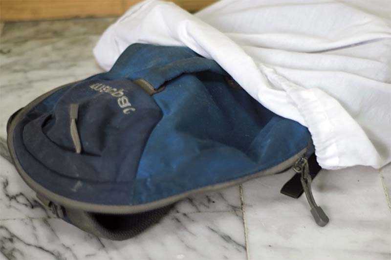 Как стирать рюкзак, вручную или в стиральной машине, удаление пятен