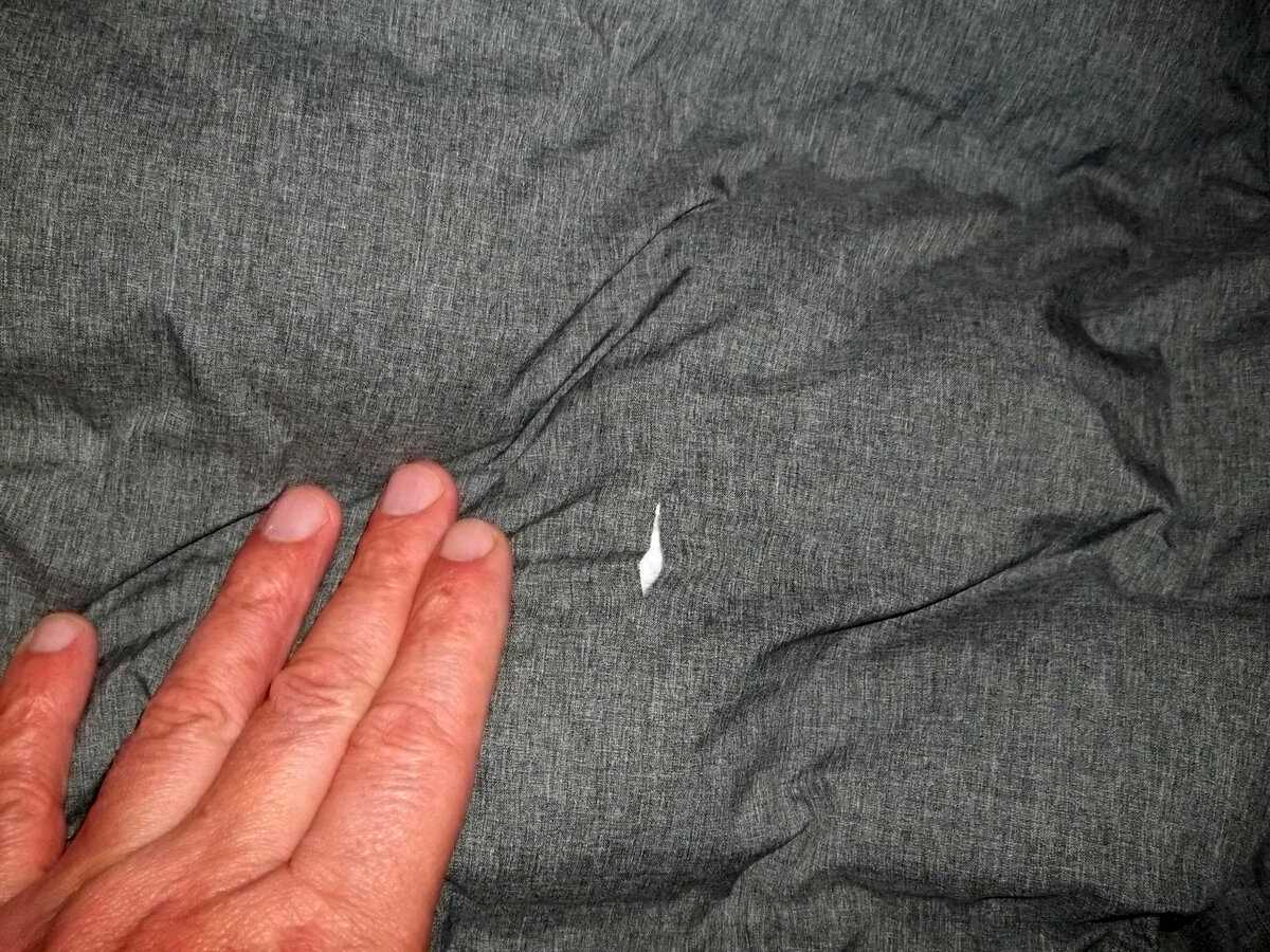 Как зашить дырку на футболке незаметно пошагово с фото