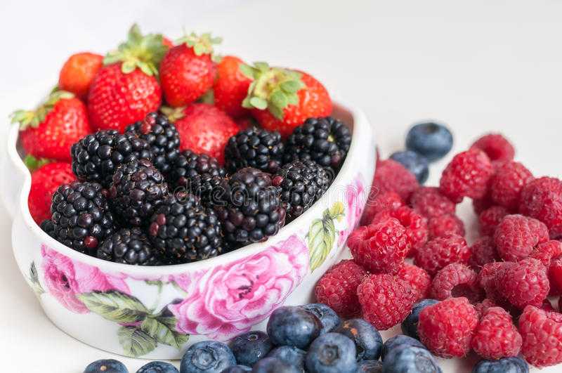 Чем вывести пятна от ягод: черники, клубники, малины и смородины