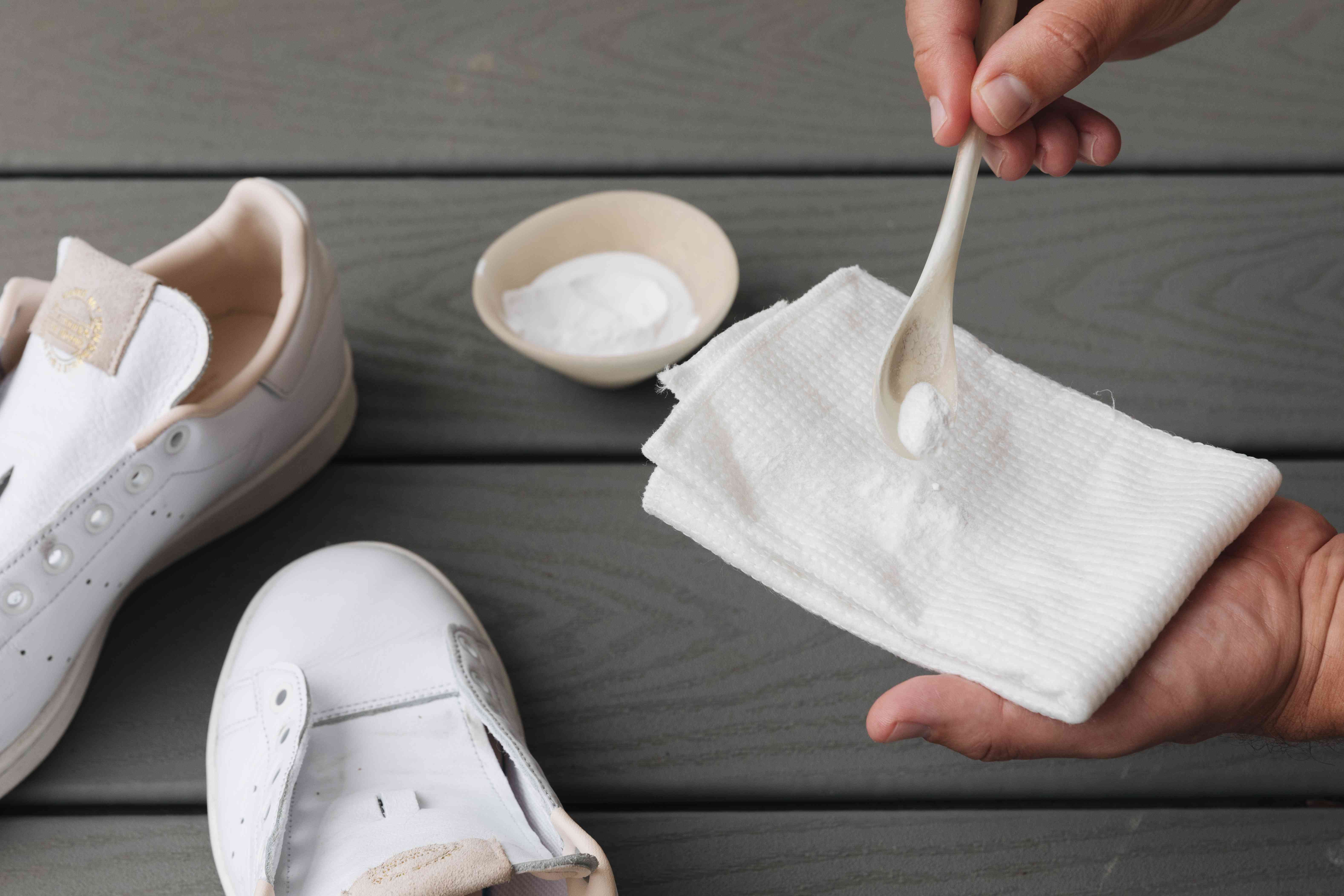 Как отбелить кроссовки в домашних условиях: полезные советы, эффективные способы