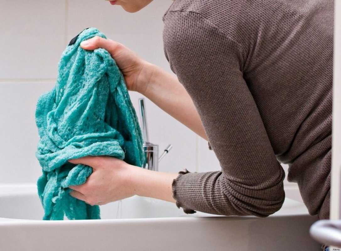 Как стирать шерстяные вещи в стиральной машине или вручную, чтобы они не сели