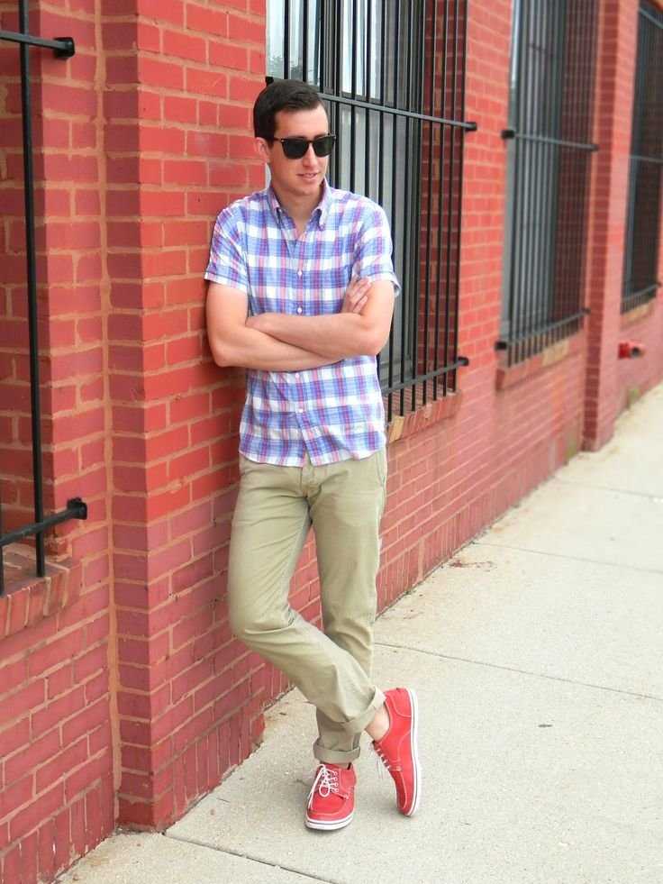 Красные мужские кроссовки с чем носить фото
