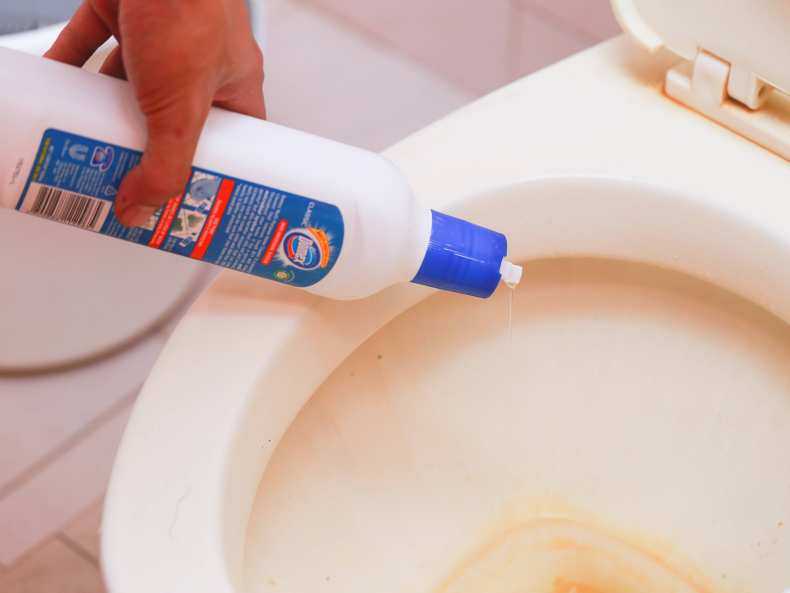 Чем отмыть ржавчину в унитазе в домашних условиях: средства очистки