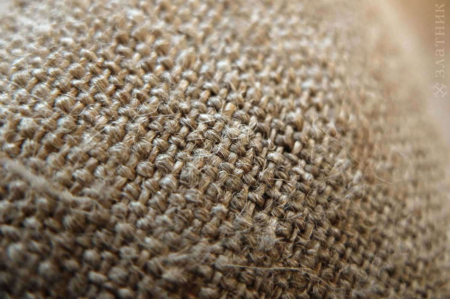 Плотная ткань: хлопчатобумажная, шерстяная, шелковая, льняная