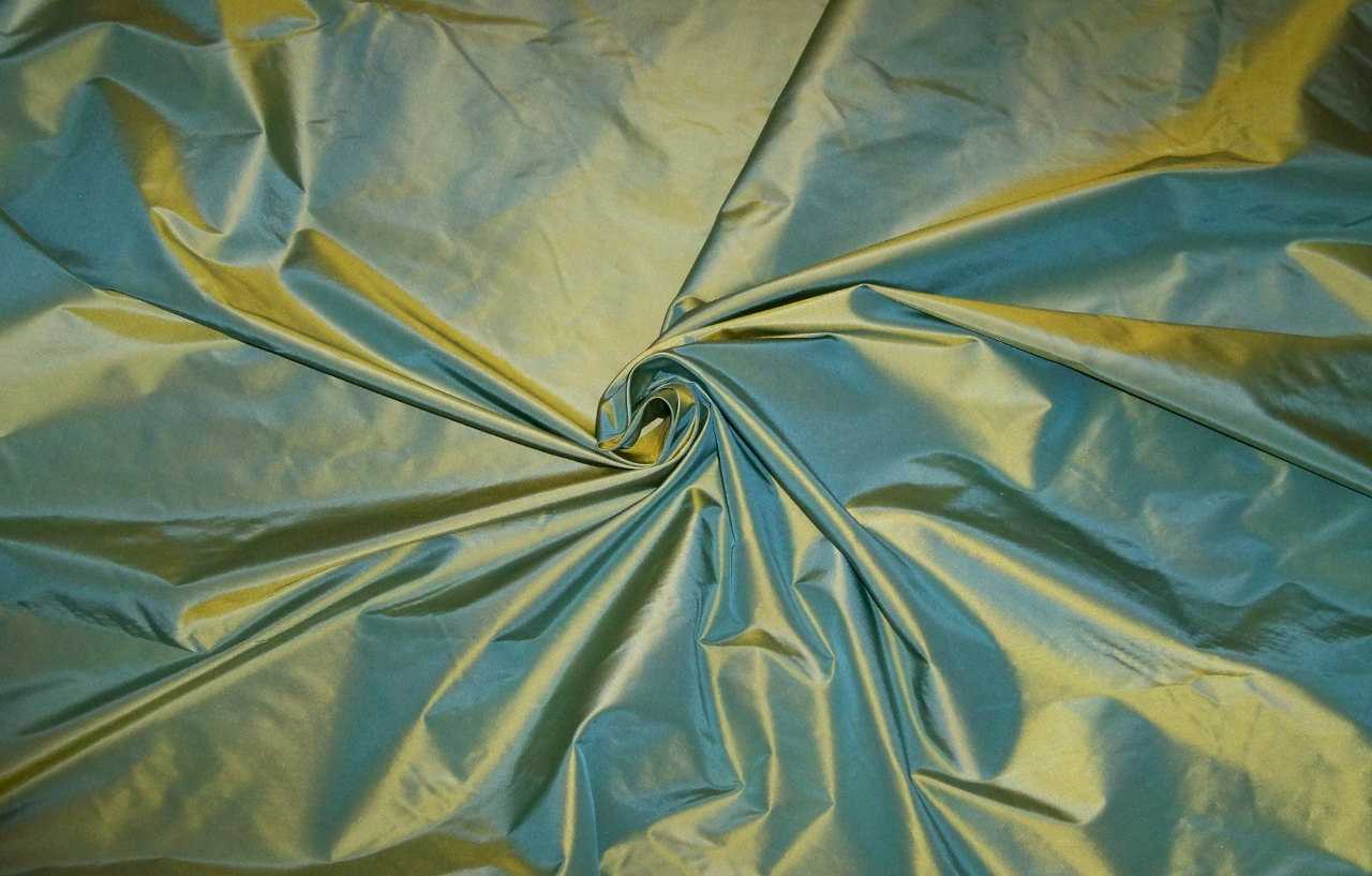 Таффета ткань универсальная: от подкладки до верхней одежды