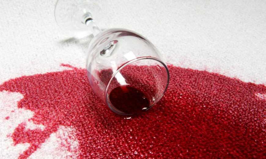 Чем отстирать красное вино