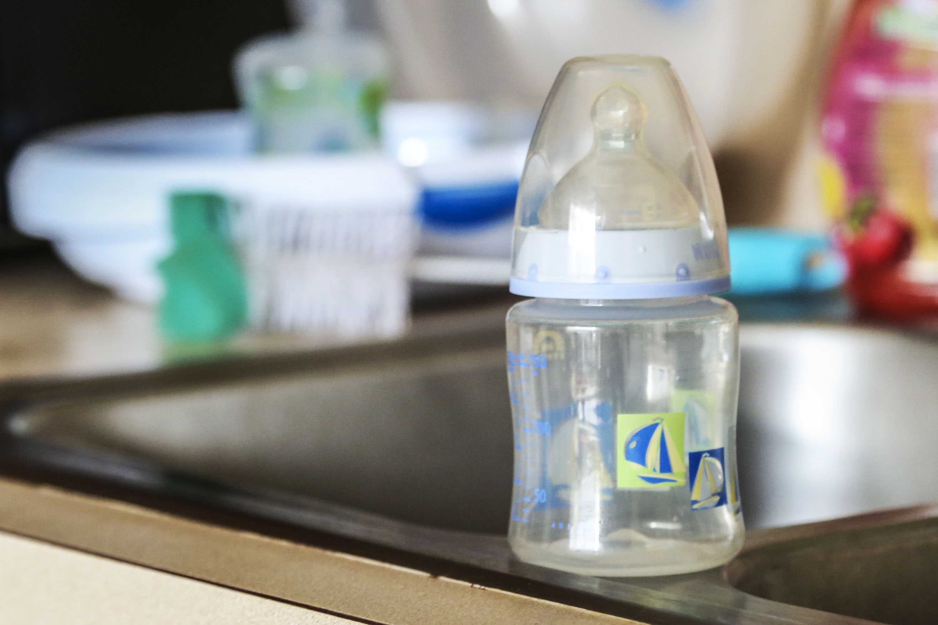 Как стерилизовать бутылочки для новорожденных?