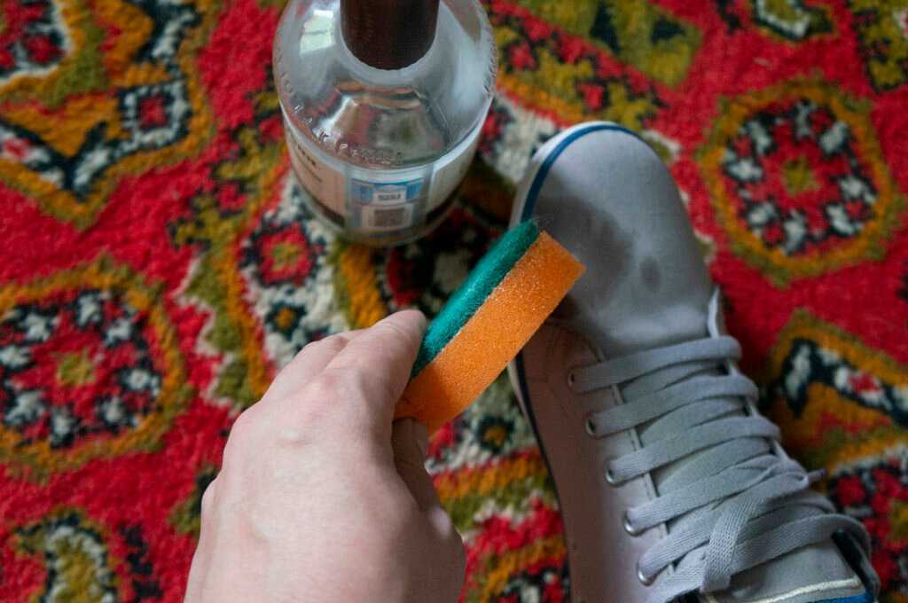 Как растянуть обувь из разных материалов в домашних условиях: какие способы подходят, а какие нет, как можно растянуть узкий носок и пятку, химические растяжители и народные средства, отзывы