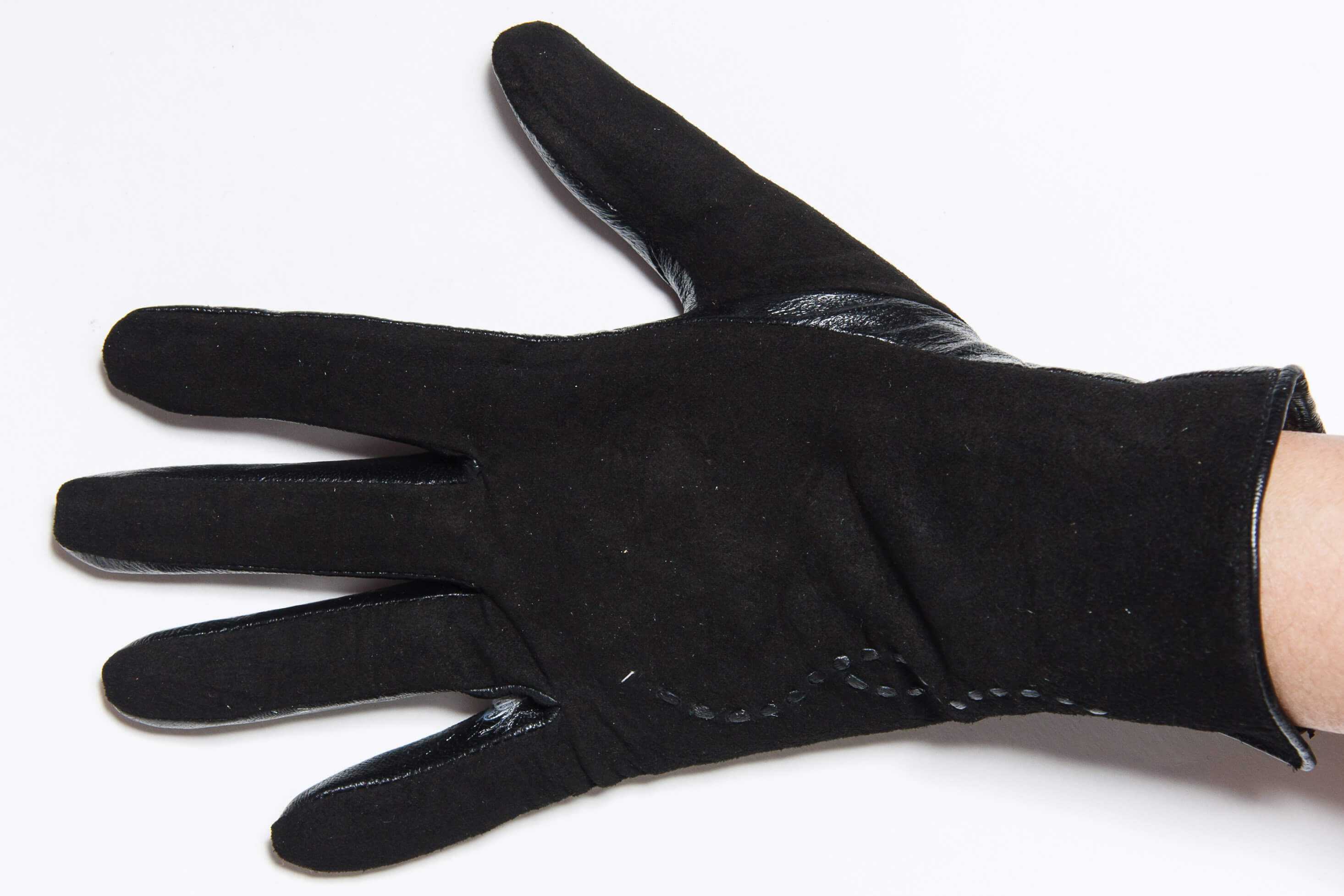 Как почистить кожаные перчатки в домашних условиях?