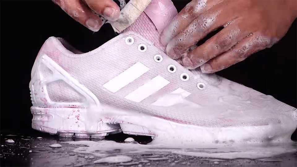 Как отстирать и чем почистить белые тряпочные кроссовки, кеды из ткани