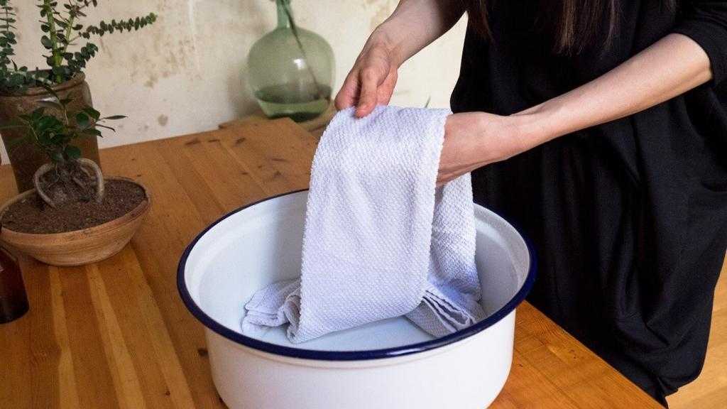Как отстирать кухонные полотенца в домашних условиях с кипячением и без – 15 способов